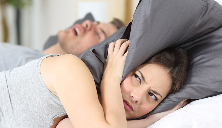 যে সব খাবার খেলে বন্ধ হবে নাক ডাকা